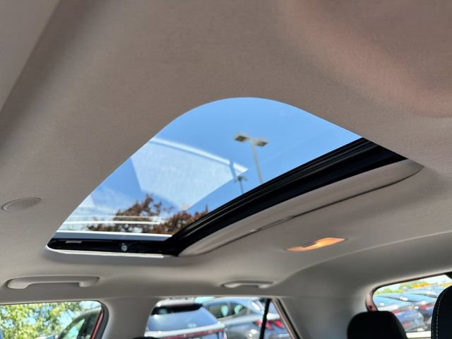 Used 2025 Hyundai Venue SEL FWD image 18