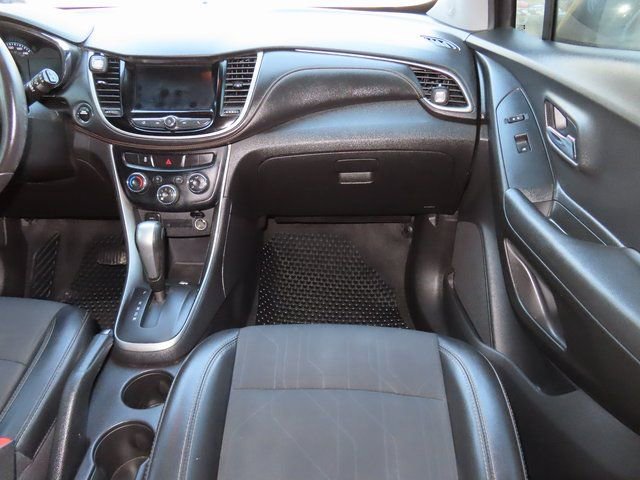 Used 2019 Chevrolet Trax LT w/ Driver Confidence Package FWD image 30