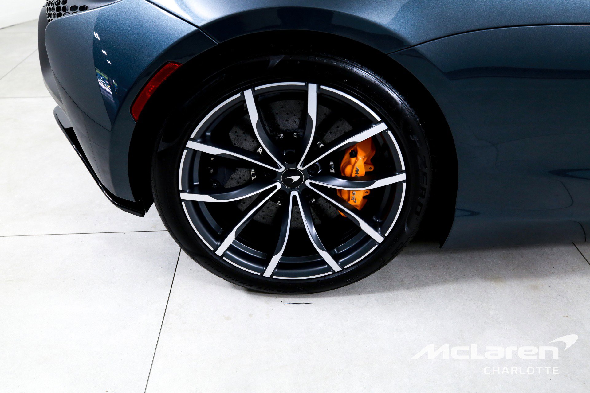 Used 2023 McLaren Artura image 25