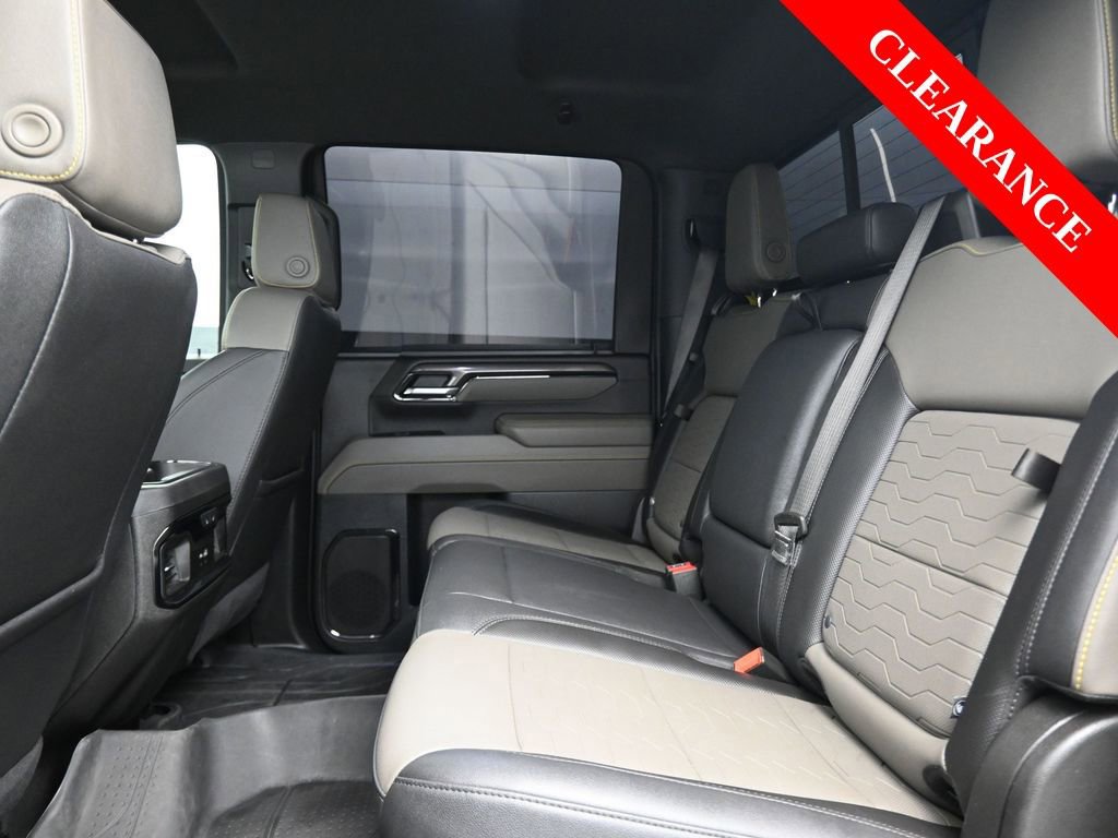 Used 2025 Chevrolet Silverado 2500 ZR2 w/ Technology Package image 17