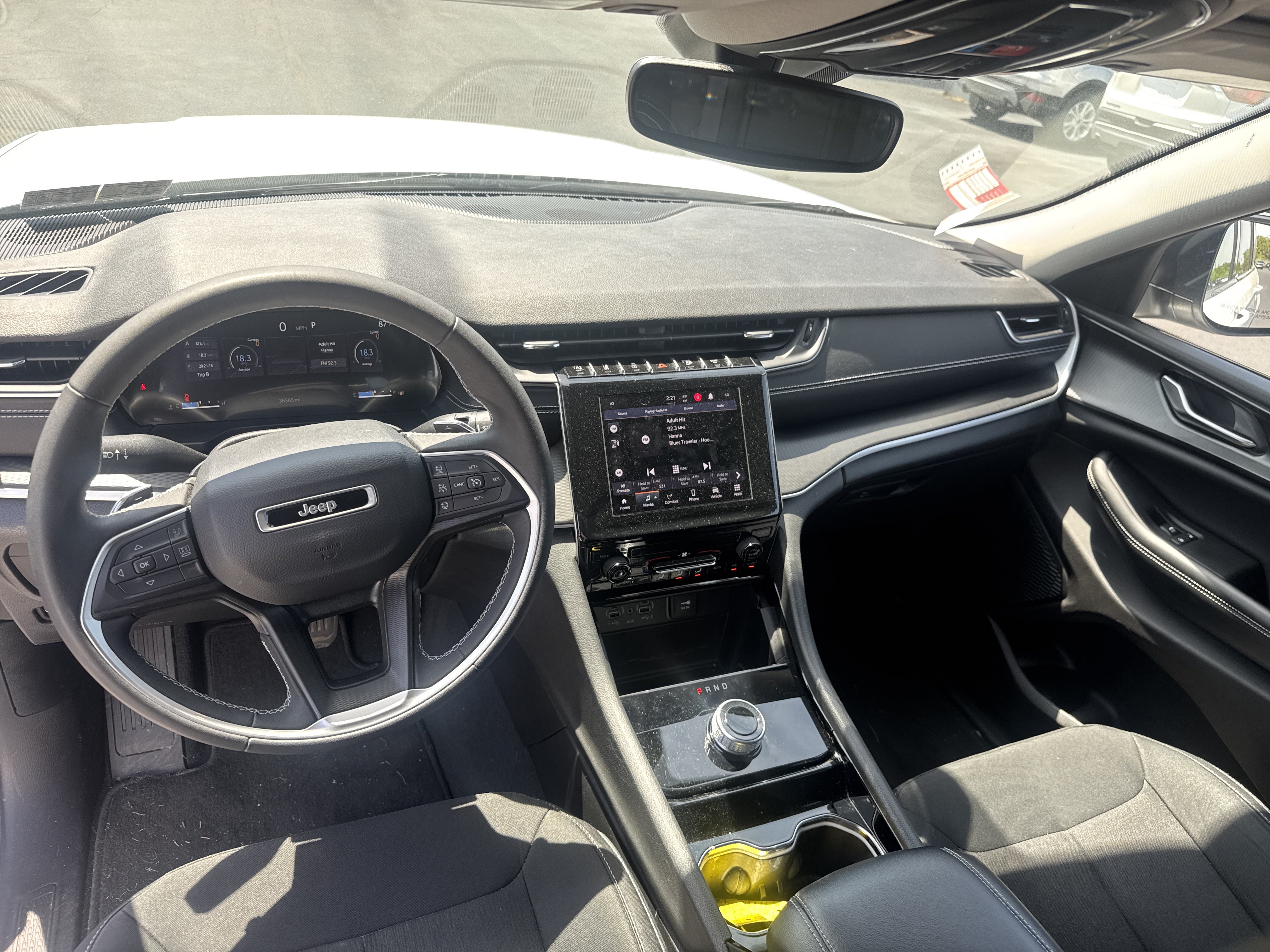Used 2023 Jeep Grand Cherokee Laredo AWD/4WD image 14