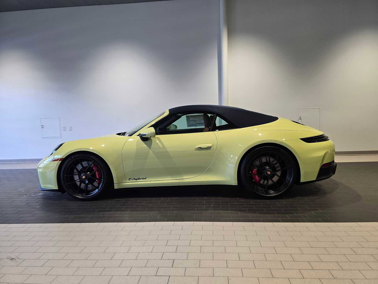 New 2026 Porsche 911 Carrera 4 GTS image 2