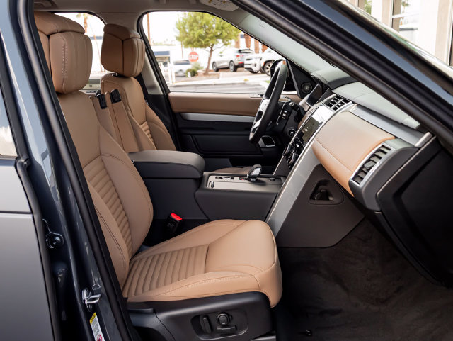 New 2026 Land Rover Discovery Limited Edition AWD/4WD image 38