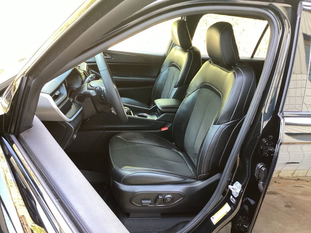 Used 2025 Jeep Grand Cherokee L Altitude image 30