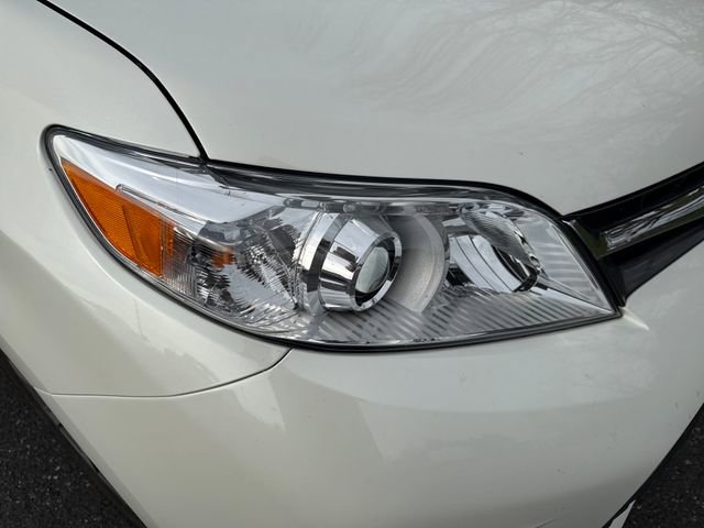 Used 2020 Toyota Sienna XLE w/ XLE Navigation Package image 12