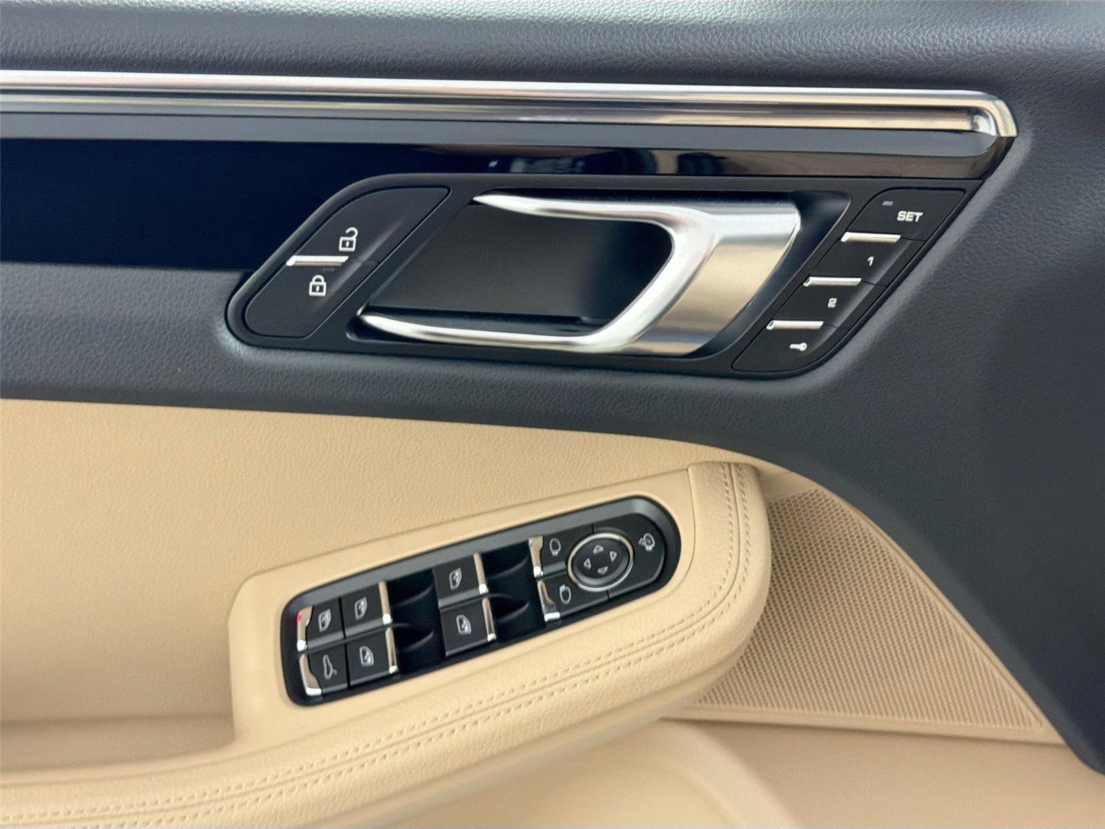 Certified 2026 Porsche Macan Turbo AWD/4WD image 31