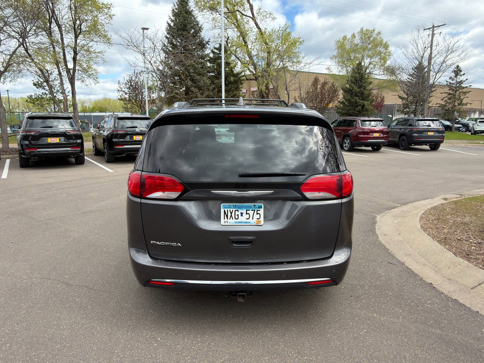 Used 2017 Chrysler Pacifica Touring-L Plus w/ Advanced Safetytec Group FWD image 6
