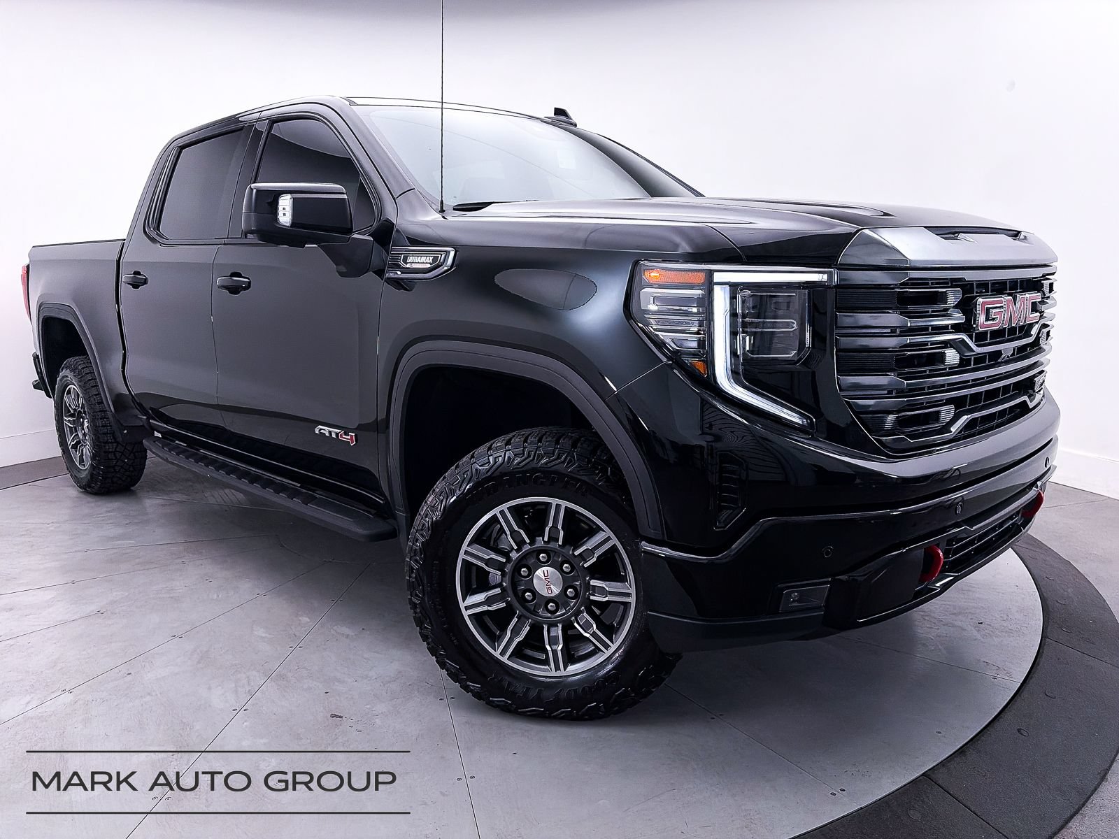 Used 2024 GMC Sierra 1500 AT4 w/ Technology Package AWD/4WD image 1