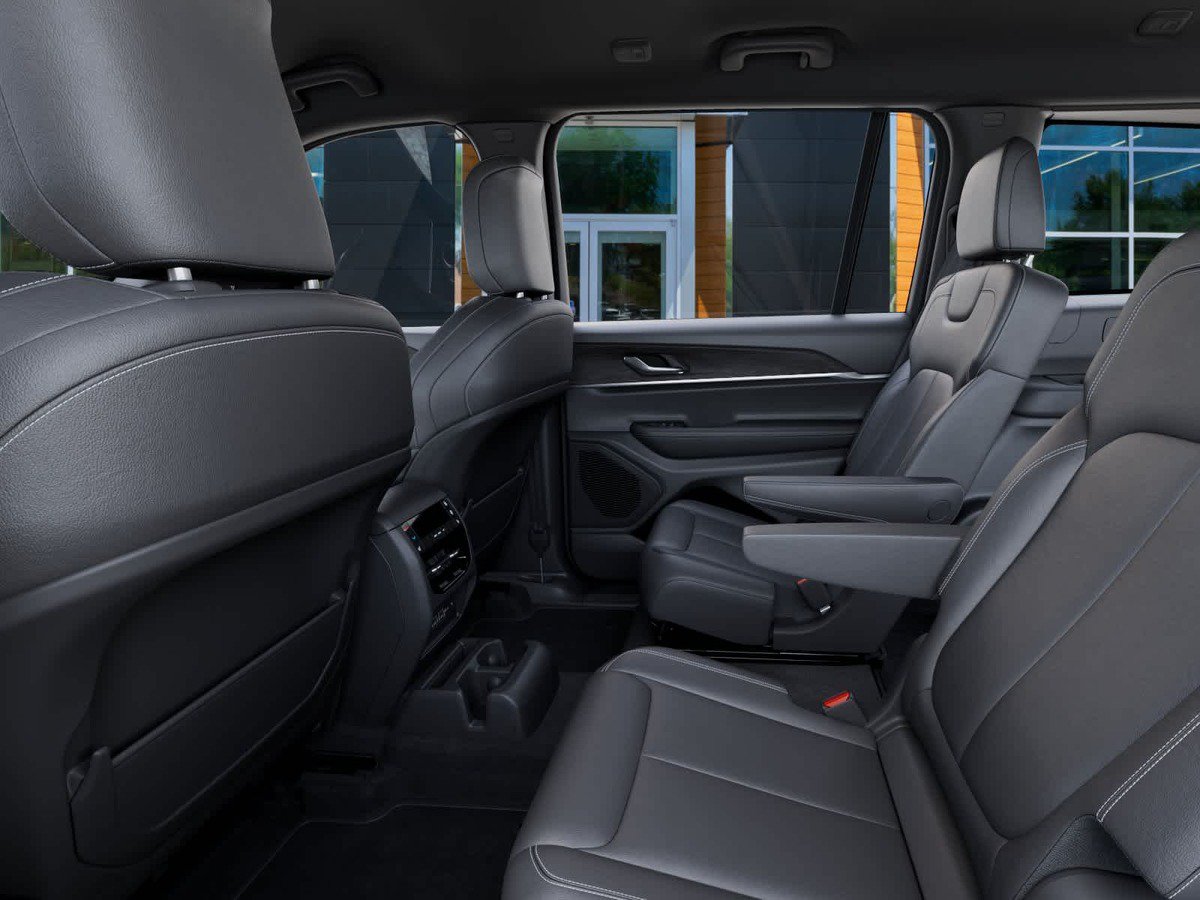 New 2025 Jeep Grand Cherokee L Limited AWD/4WD image 23
