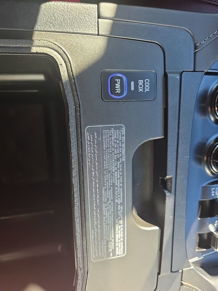 Used 2020 Lexus LX 570 4WD w/ 3rd Row & Luxury Pkg image 40