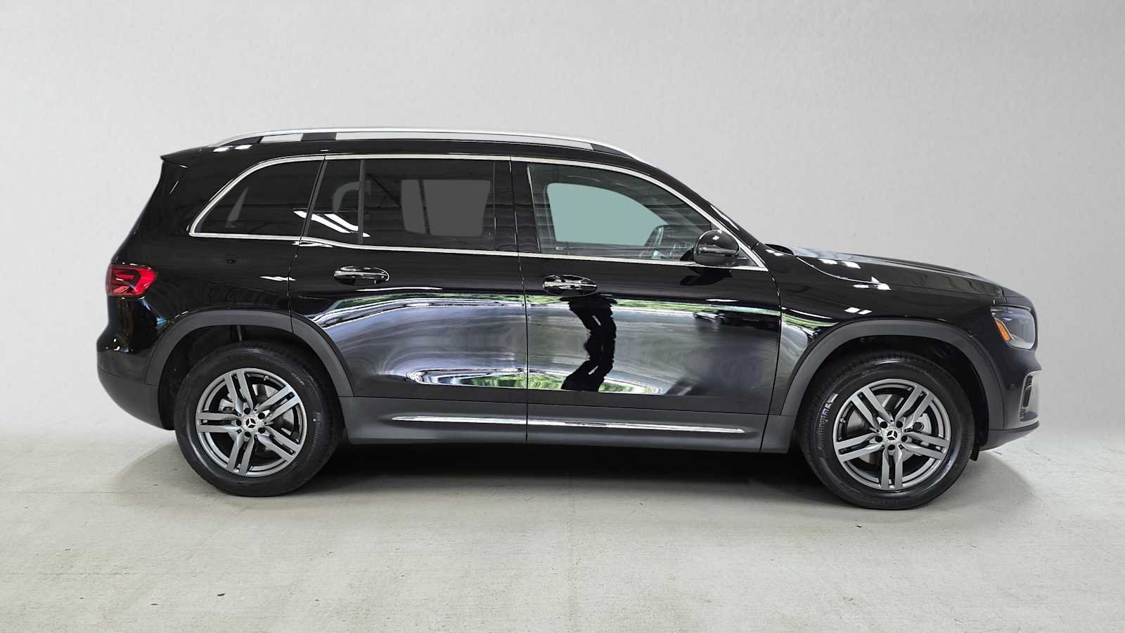 Used 2026 Mercedes-Benz GLB 250 4MATIC image 3