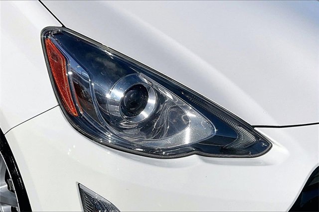 Used 2015 Toyota Prius C Four image 27