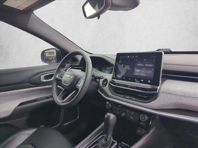 Used 2023 Jeep Compass Latitude AWD/4WD image 28
