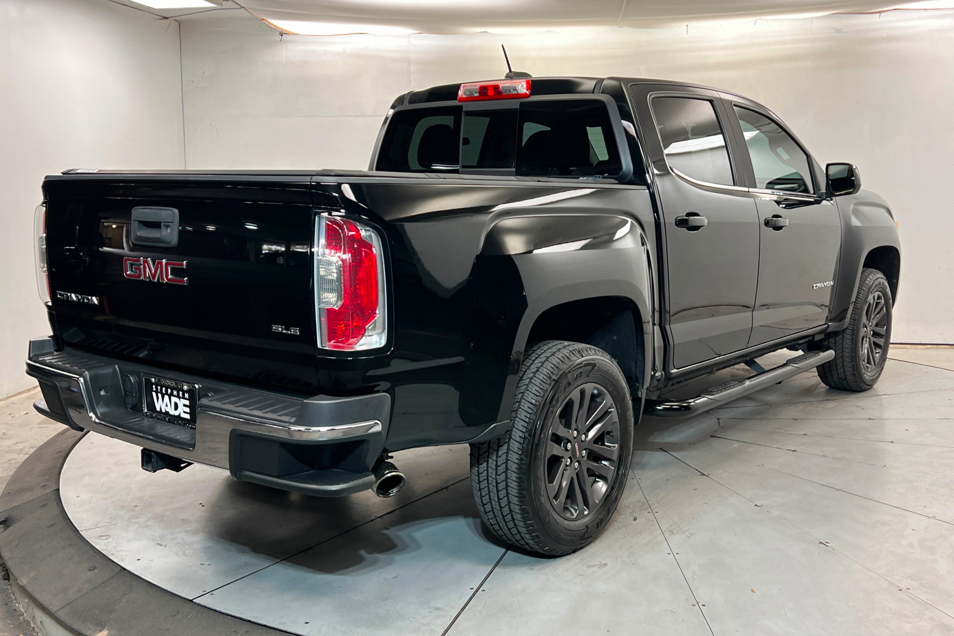 Used 2017 GMC Canyon SLE w/ Nightfall Edition RWD image 6