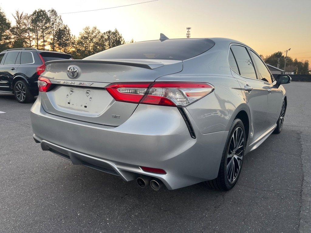 Used 2020 Toyota Camry SE image 4