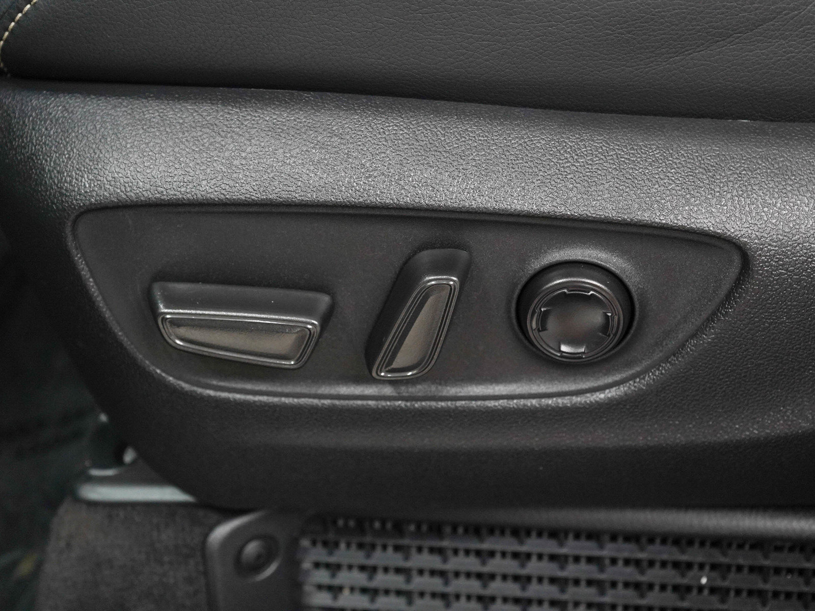 Used 2025 Toyota Sienna AWD image 28