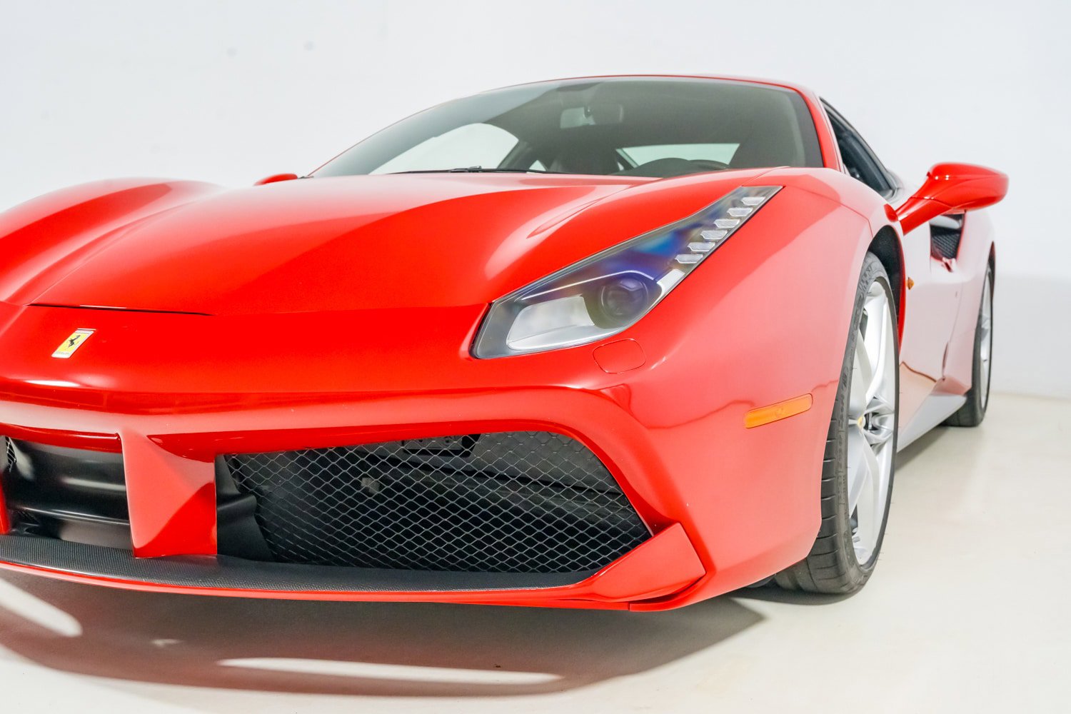 Used 2018 Ferrari 488 GTB RWD image 36