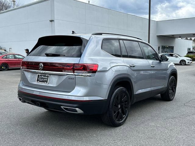 Certified 2025 Volkswagen Atlas SE w/ Black Wheel Package image 4