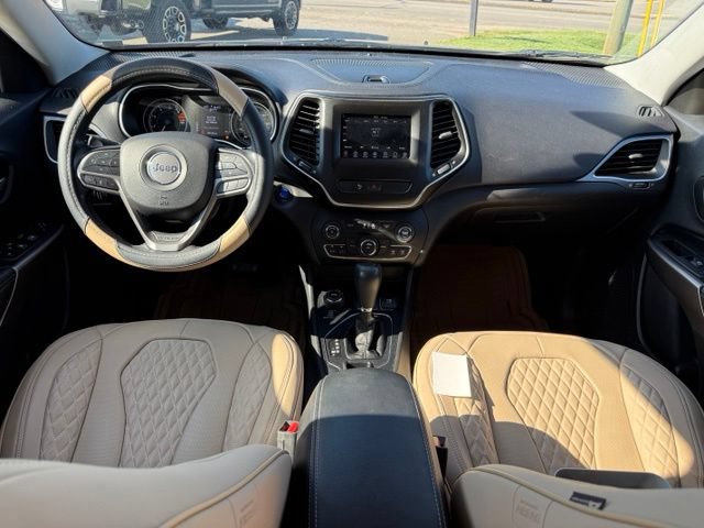 Used 2019 Jeep Cherokee Latitude Plus w/ Cold Weather Group AWD/4WD image 17