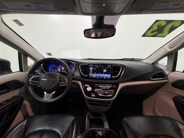 Used 2023 Chrysler Pacifica Touring-L FWD image 13