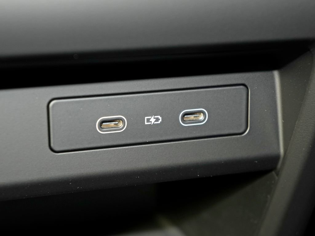 Used 2026 Porsche Cayenne AWD/4WD image 38