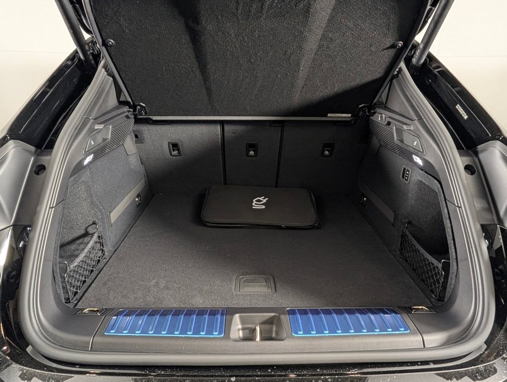 New 2026 Porsche Macan Turbo Electric image 17