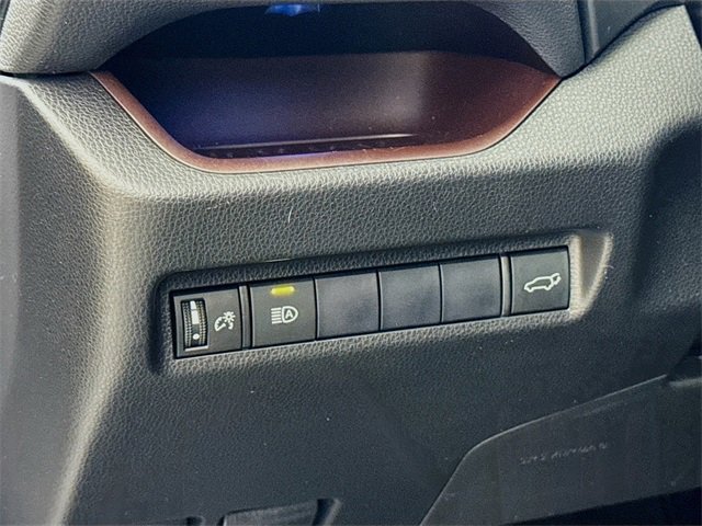 Used 2021 Toyota RAV4 Limited image 13