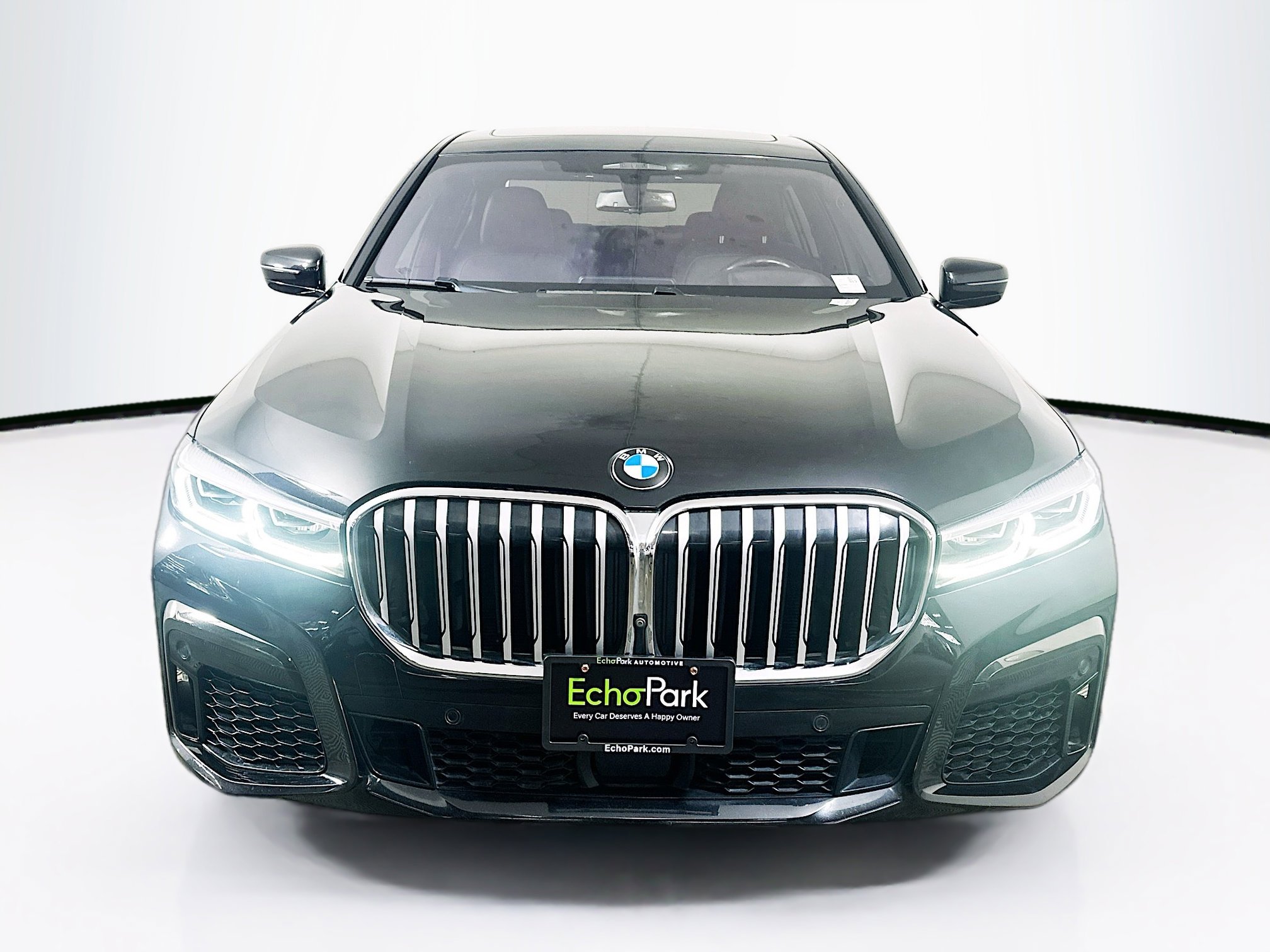 Used 2020 BMW 750i xDrive w/ Executive Package image 2