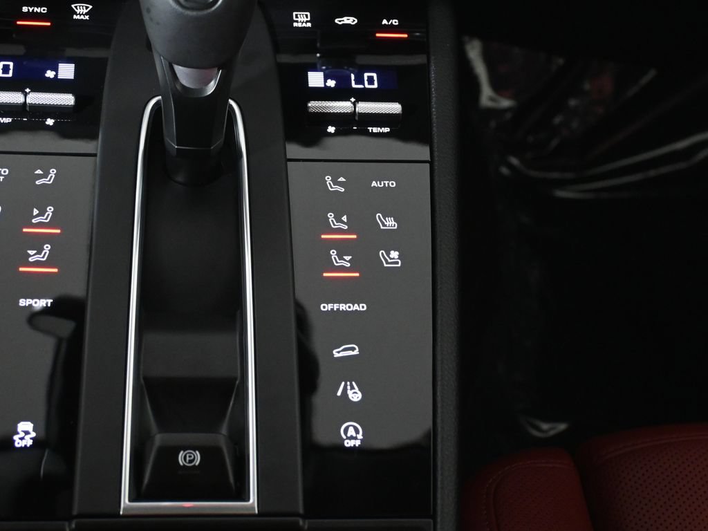 Used 2026 Porsche Macan AWD/4WD image 26
