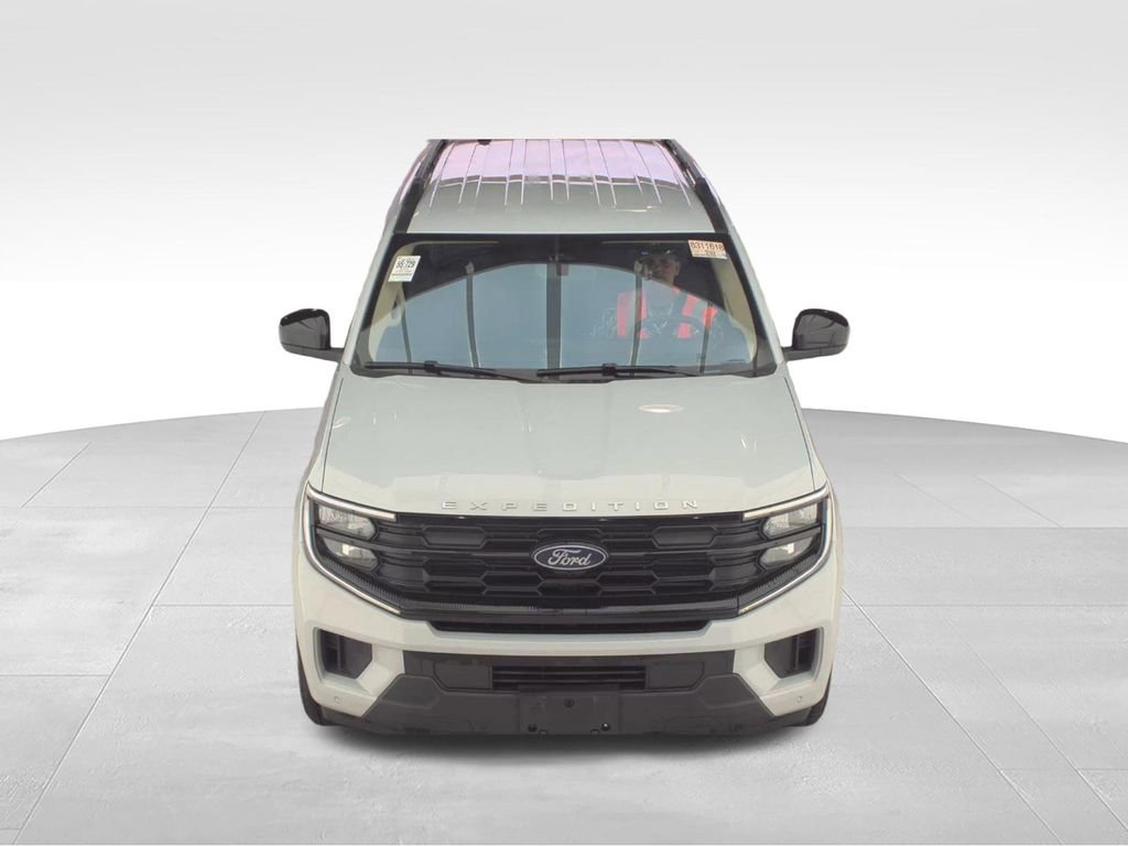 Used 2025 Ford Expedition Active AWD/4WD image 2
