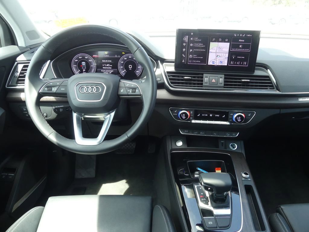 Used 2025 Audi Q5 e Premium Plus w/ Premium Plus Package image 2