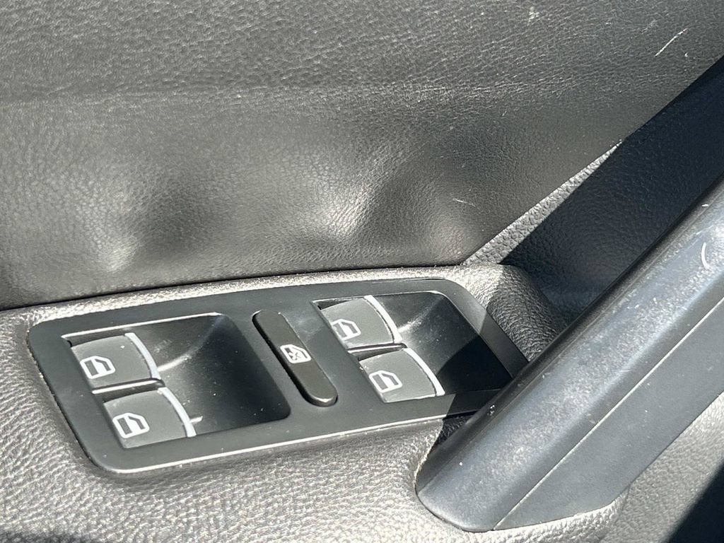Used 2013 Volkswagen Passat 2.5 SE FWD image 18