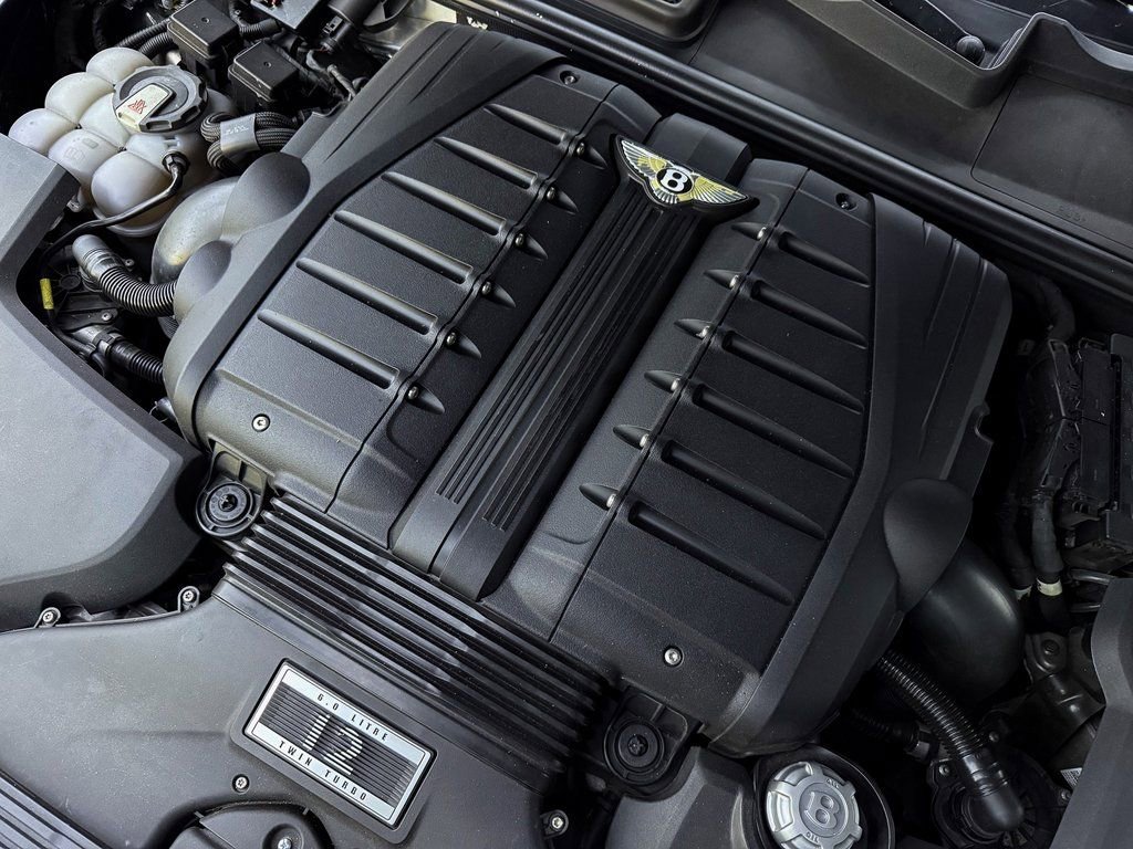 Used 2017 Bentley Bentayga image 28