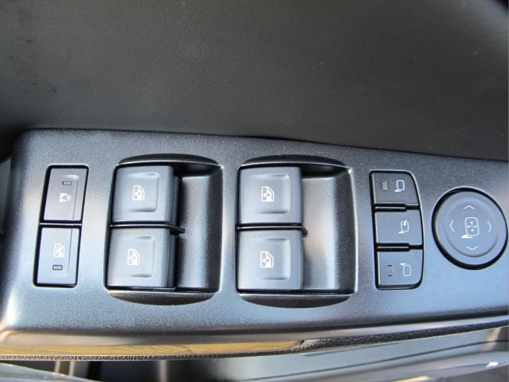 Used 2018 GMC Yukon Denali AWD/4WD image 10