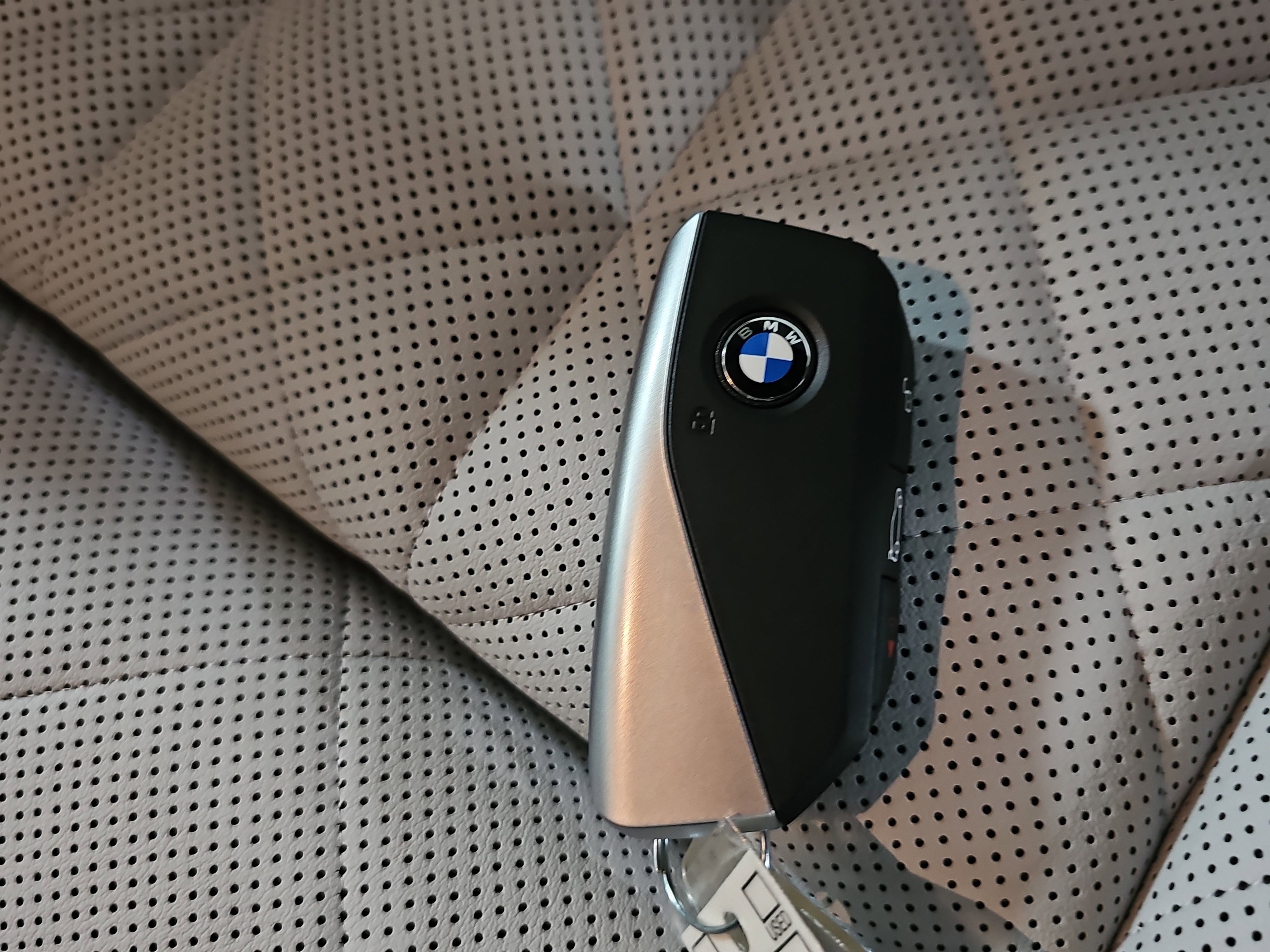 New 2026 BMW X5 xDrive50e w/ Climate Comfort Package image 38