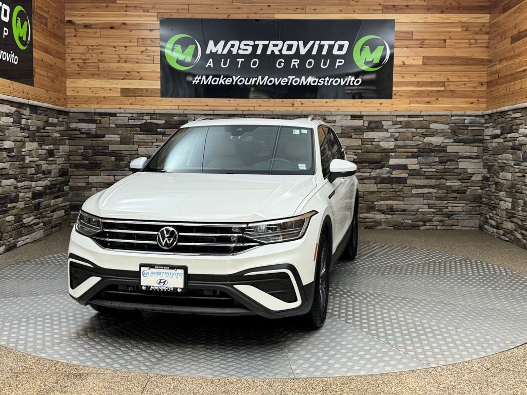 Used 2023 Volkswagen Tiguan SE w/ Panoramic Sunroof Package image 4