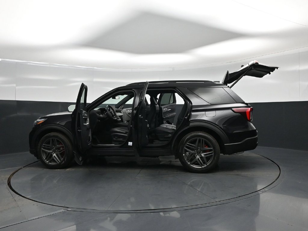 Certified 2026 Ford Explorer ST-Line w/ ST-Line Street Pack AWD/4WD image 34