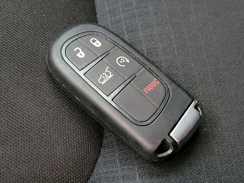 Used 2017 Jeep Cherokee Latitude w/ Comfort/Convenience Group image 32