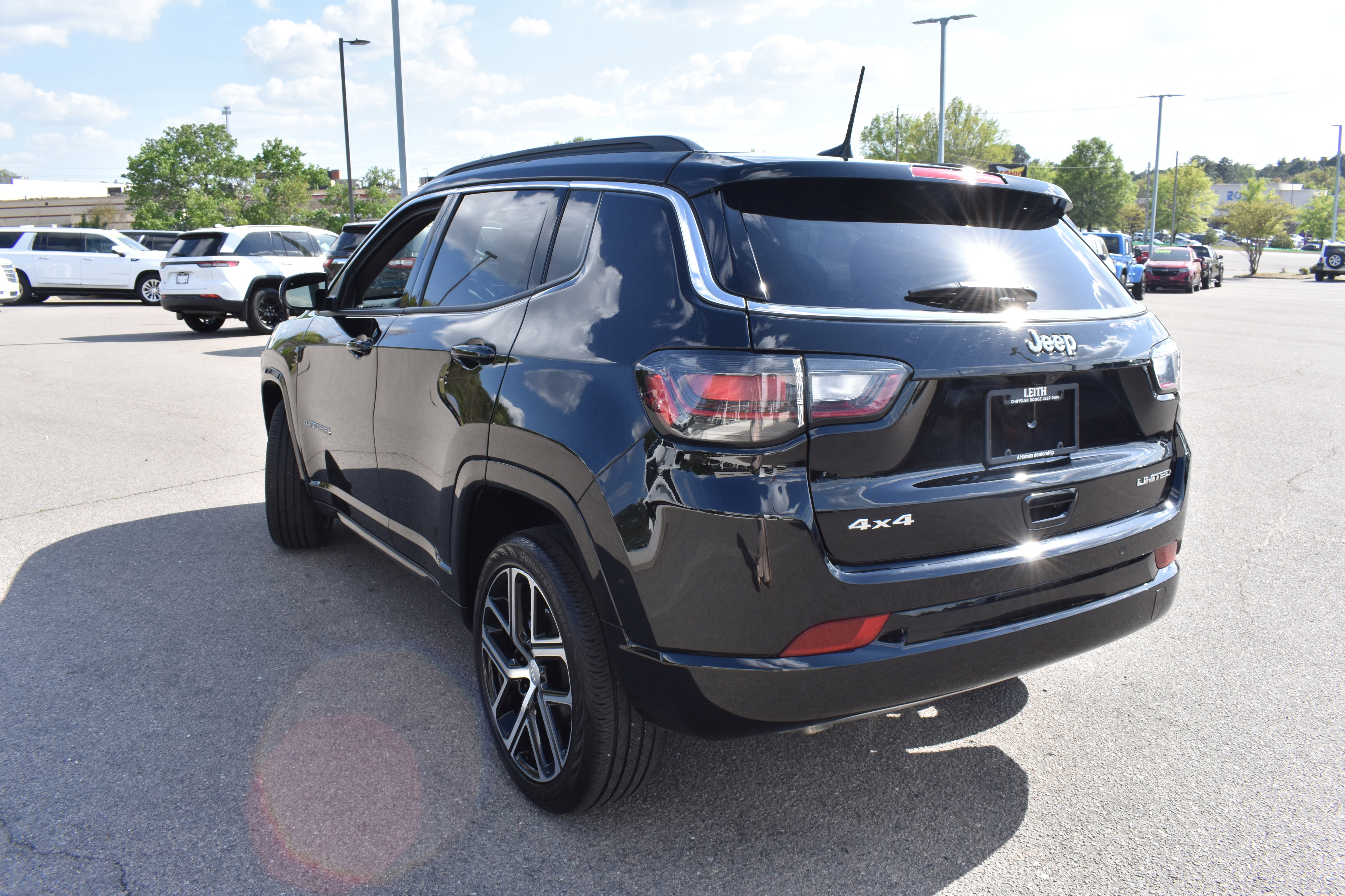 Used 2024 Jeep Compass Limited w/ Elite Group image 7