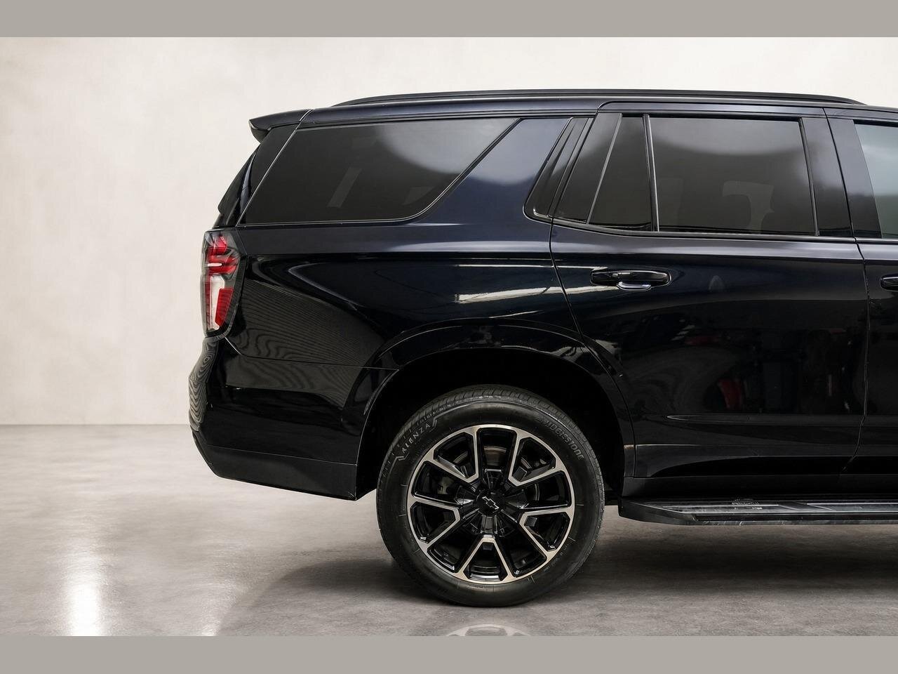 Used 2022 Chevrolet Tahoe RST w/ Luxury Package AWD/4WD image 8