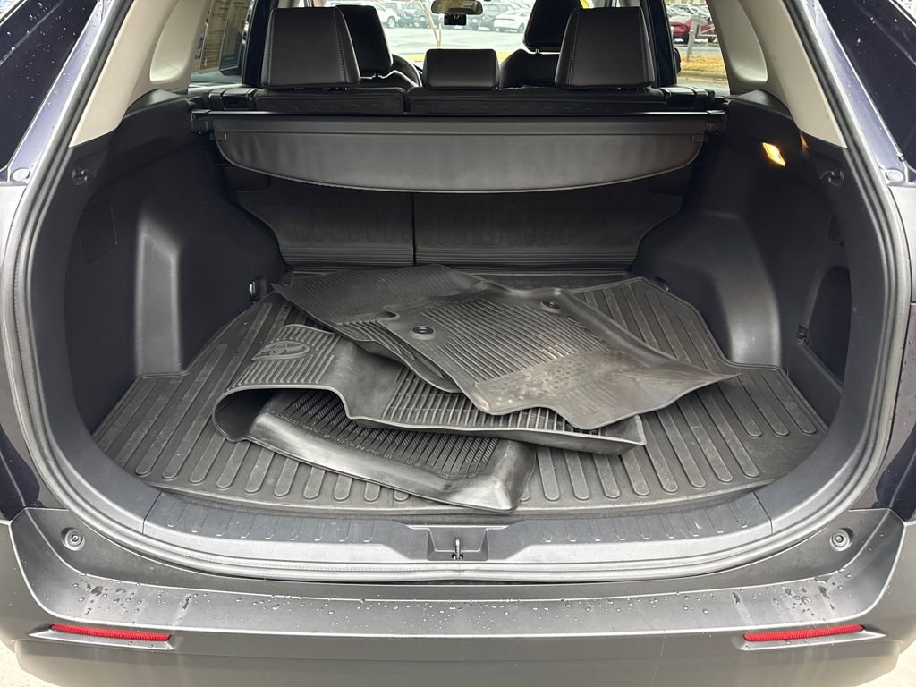 Used 2021 Toyota RAV4 XLE Premium image 27