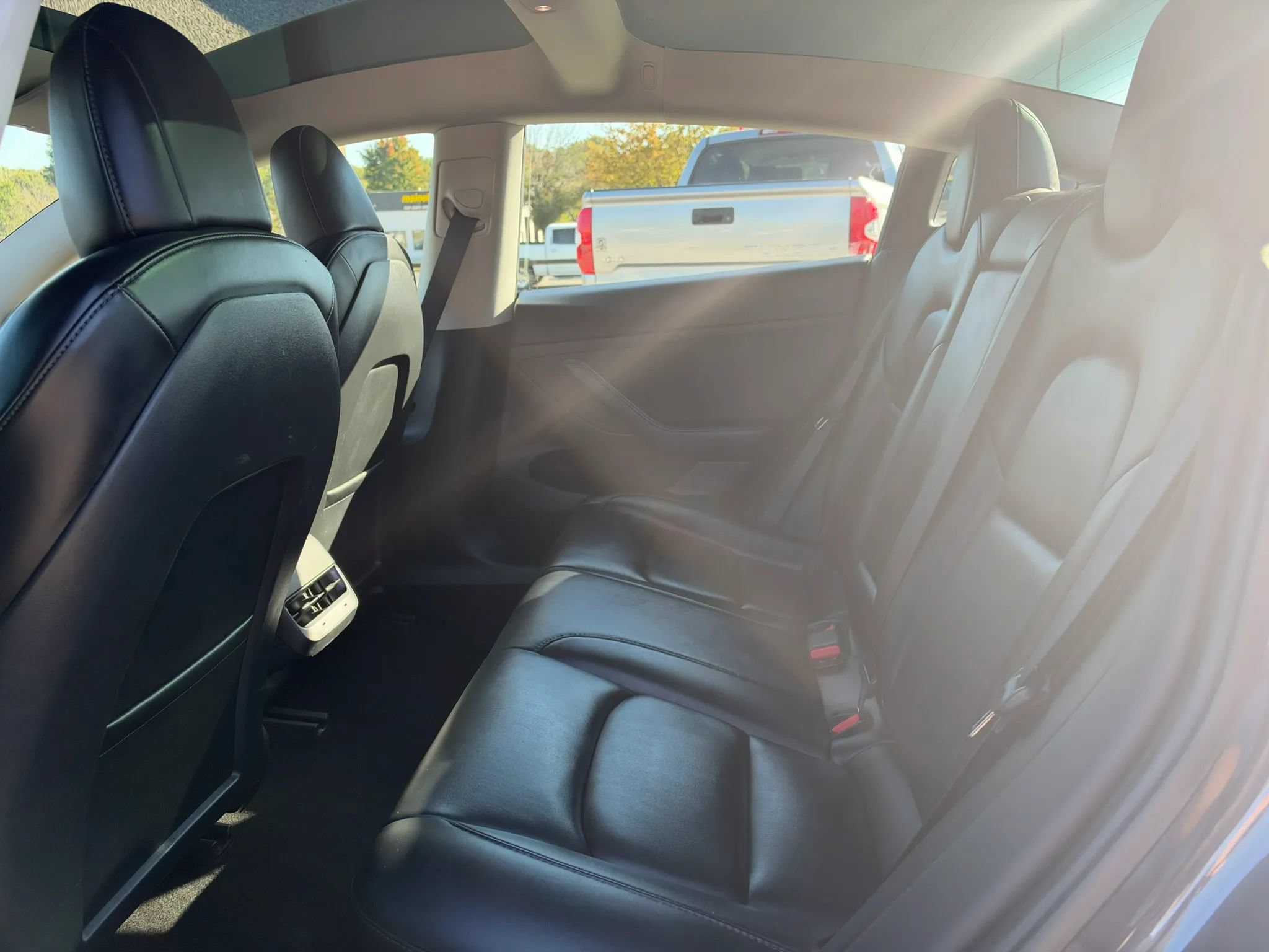 Used 2022 Tesla Model 3 Standard Range RWD image 9