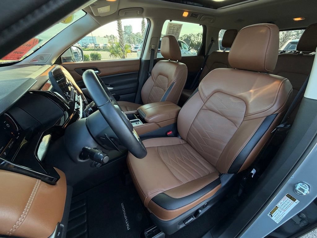 Certified 2025 Nissan Pathfinder Platinum FWD image 13