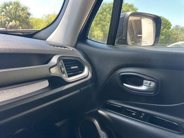 Used 2023 Jeep Renegade Latitude AWD/4WD image 24