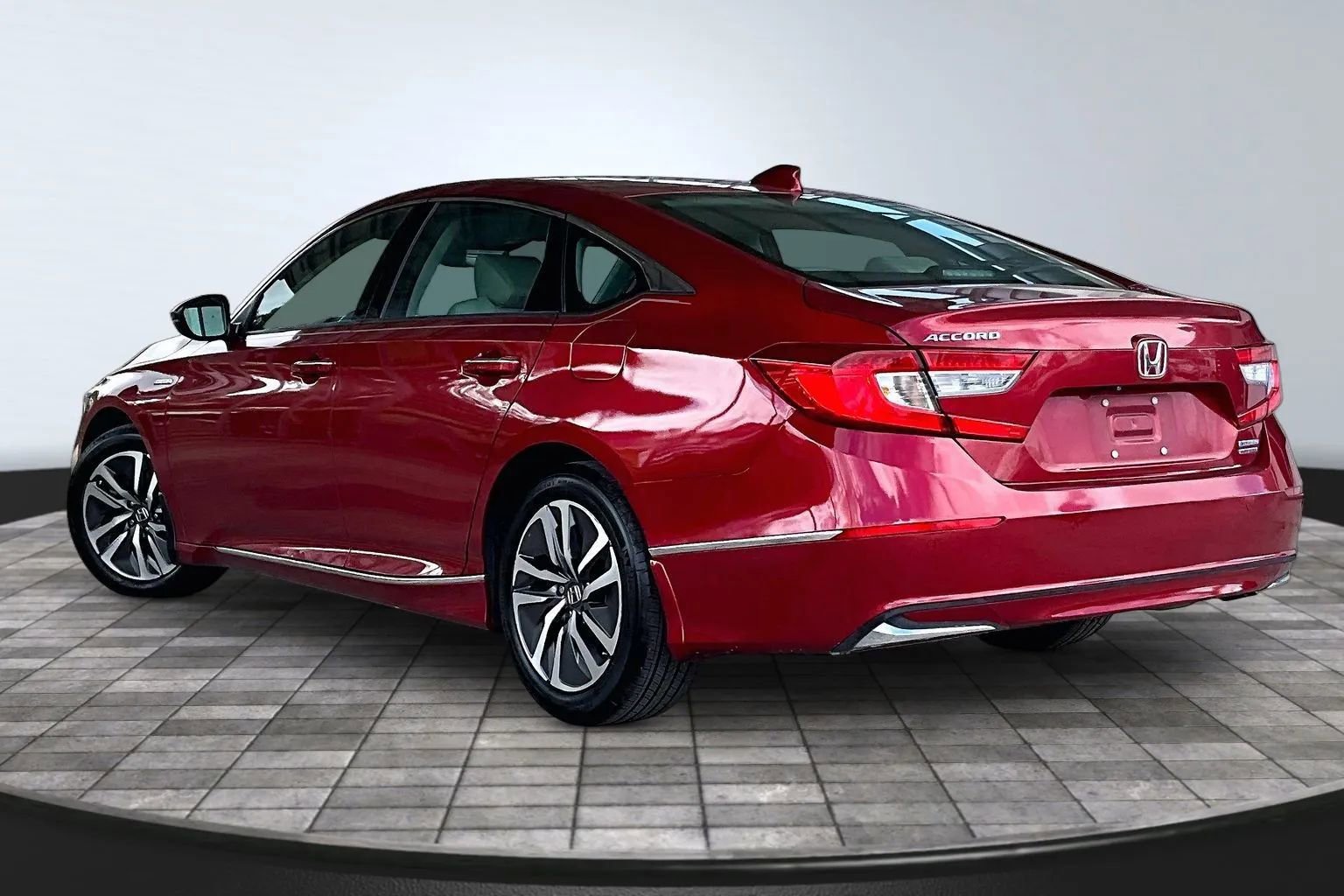 Used 2019 Honda Accord Touring image 4