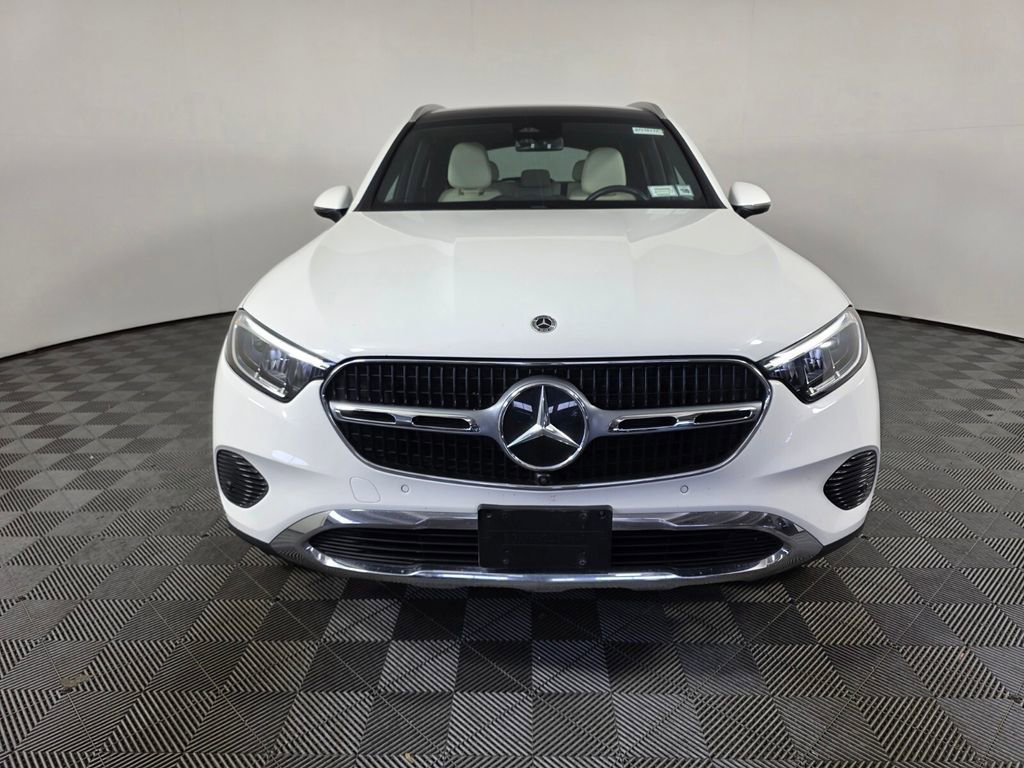 Used 2023 Mercedes-Benz GLC 300 4MATIC image 2