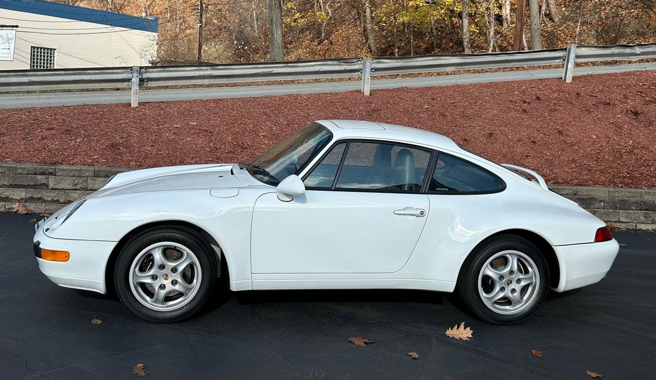 Used 1995 Porsche 911 Carrera RWD image 2