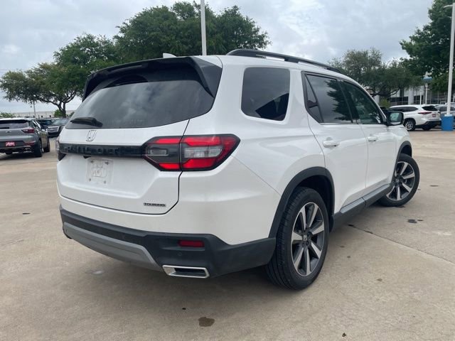 Used 2025 Honda Pilot Touring image 4