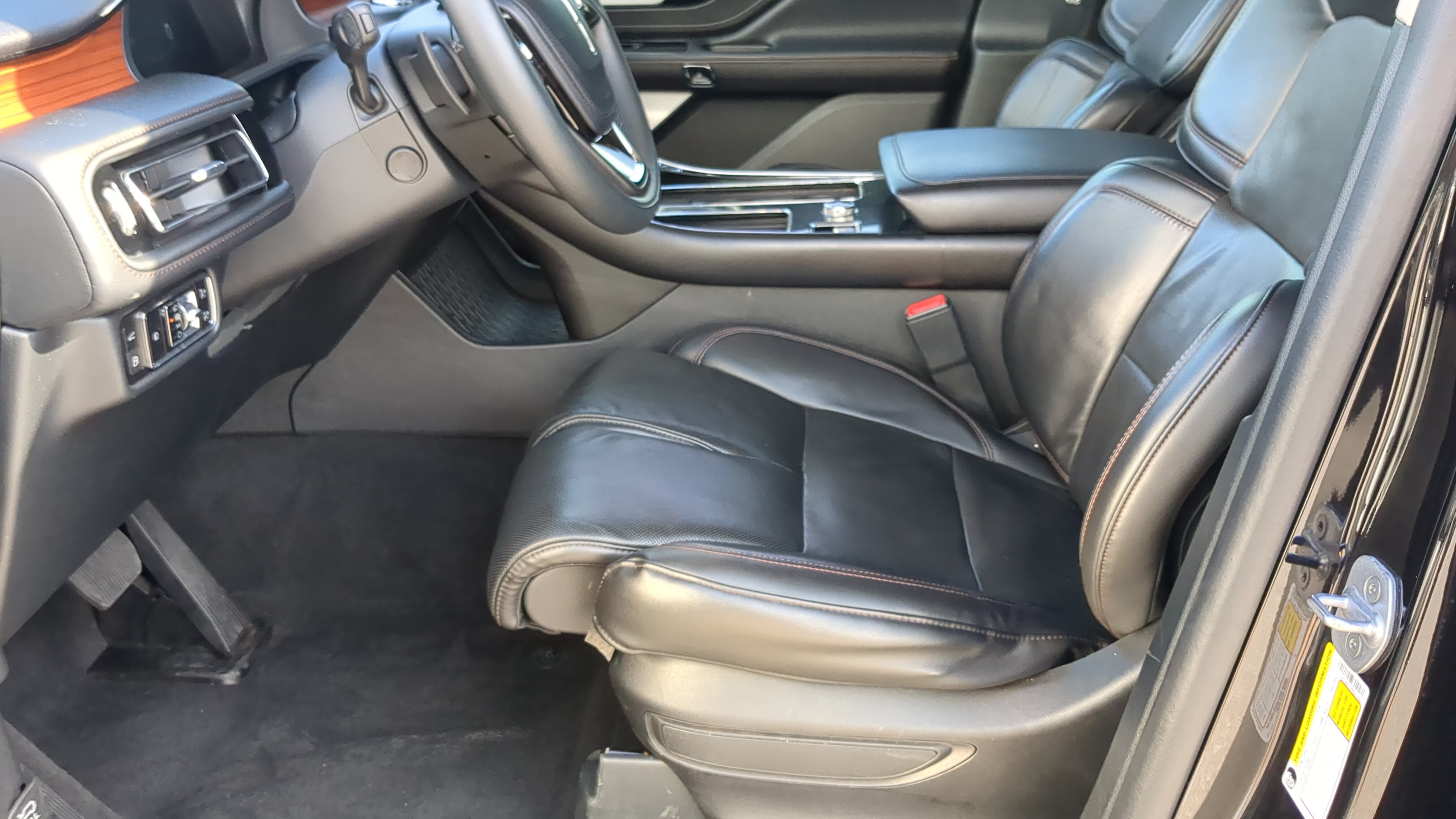 Used 2023 Lincoln Aviator Grand Touring w/ Equipment Group 301A AWD/4WD image 10