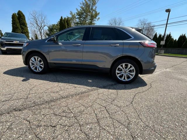 Used 2024 Ford Edge Titanium image 2